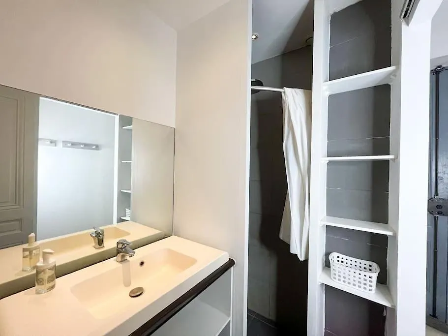 Suite Havane Lyon 0*,  France
